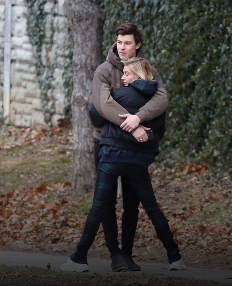 haileysoutfits's tweet photo. Hold onto your wigs. New pictures of Hailey and Shawn Mendes out in Toronto. https://t.co/vGNBNOIeMM