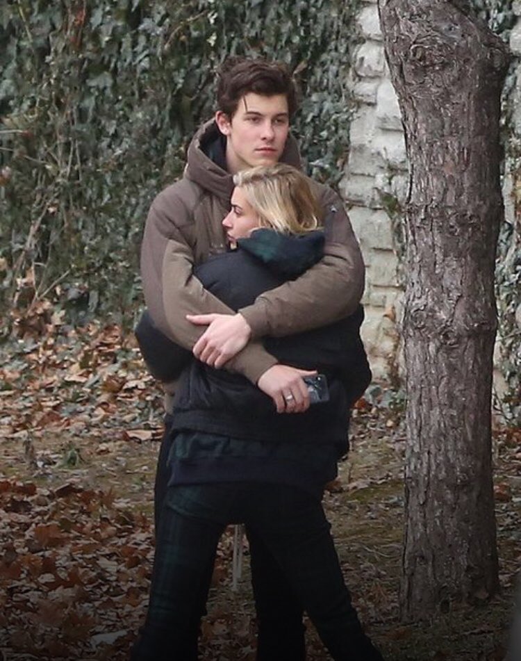 haileysoutfits's tweet photo. Hold onto your wigs. New pictures of Hailey and Shawn Mendes out in Toronto. https://t.co/vGNBNOIeMM