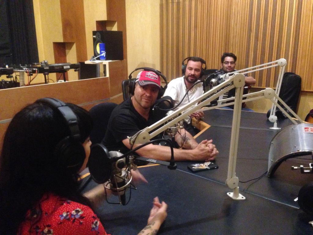 TeaMON_Laferte's tweet photo. La más reciente visita de @monlaferte a la cabina. Chequen la cara de @nodigamosmas y de @frankymostro... ¡se les caía la baba! @TamaraVargasOf
 Escúchenla cantar en vivo en unos minutos. ¡Préndanle a @los40mx! https://t.co/Dr0pquTvZA

https://t.co/v54WACAuYU https://t.co/BPwk1G1p1N