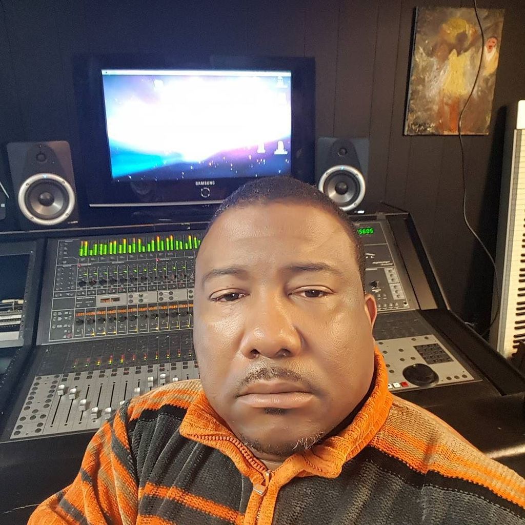 Bombprod205's tweet photo. Up early getting it back together. #studiolife #recordingstudio #recordingengineer #control24 #producerlife #protools #iproduce #trapmusic #edm #music #instrumentals #beatstars #buybeats #musicproducer #musicengineer #alabamahiphop #alabamamusic #alabama… https://t.co/NeiIkvwqL5 https://t.co/V8NzKoXZ1w