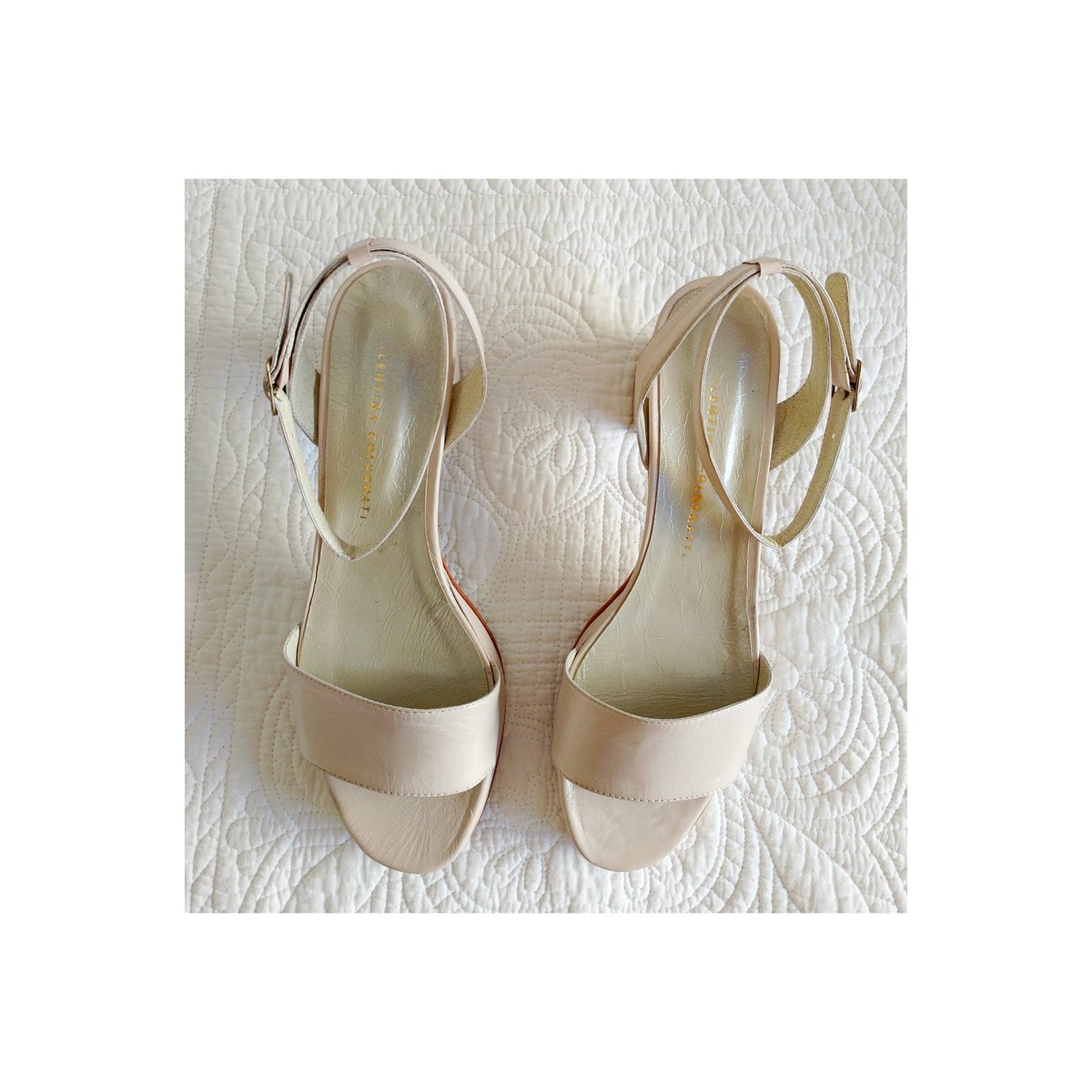 valentinacshoes's tweet photo. • NOVIA MINIMALISTA •
▶Juli tenía un vestido divino y super minimalista, lo combinó con estas sandalias ¡DIVINAS!
▶ Modelo DALIA
▶ Cuero de cabritilla
▶ Súper cómodas y cancheras
▶Escribinos y diseñate las tuyas:
info@valentinacolugnatti.com.ar https://t.co/YRSaktxJnr