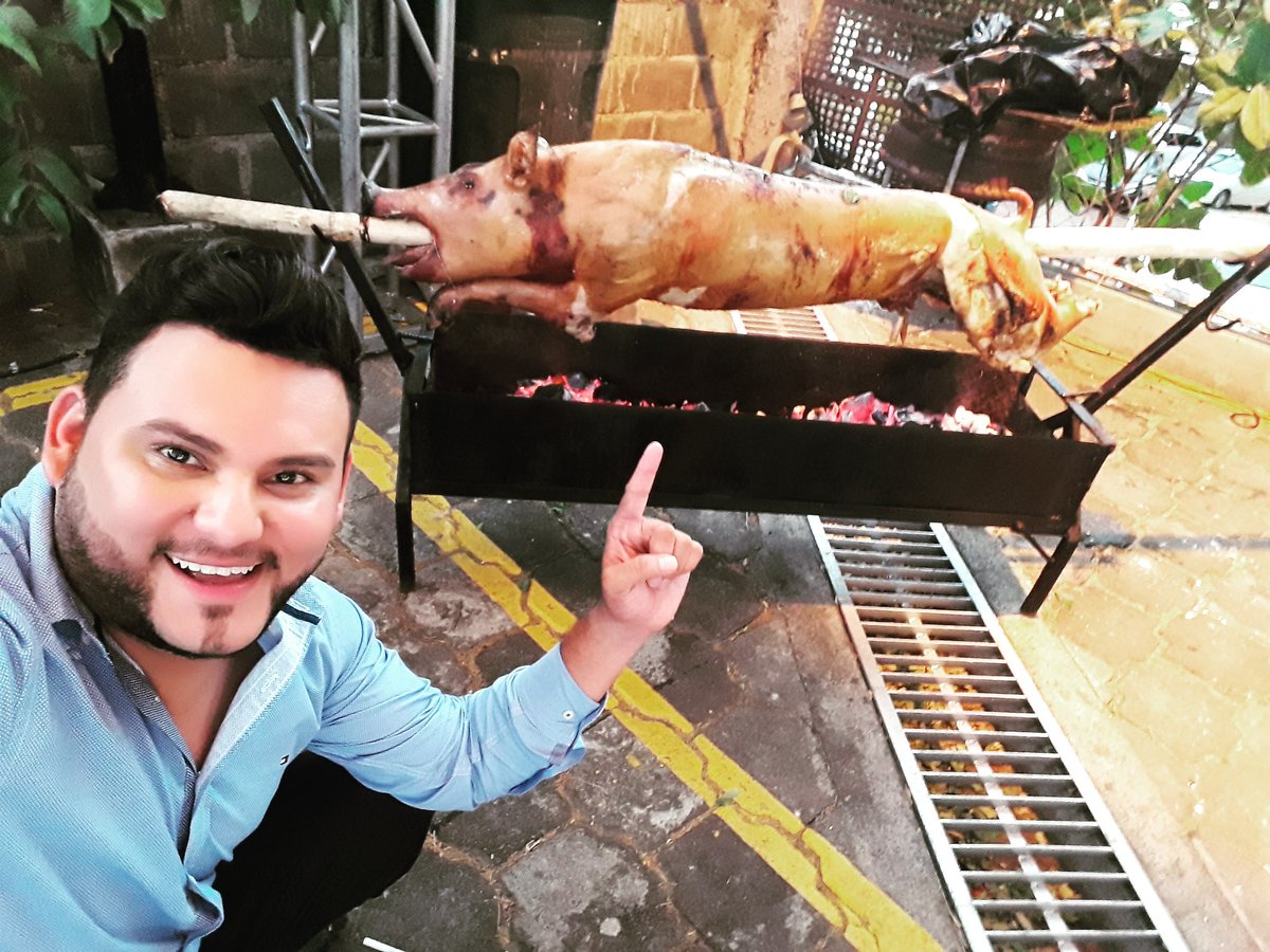 oscaralp's tweet photo. se miraba lindo ...pero... le cayeron con todo al pobre, vieran como quedó @irazemasoza @ChegerardoTN8 @EvelingLambert @PonchoTN8 https://t.co/9uGeLqcy7p