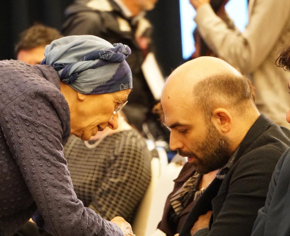 riccardomagi's tweet photo. Parole di @robertosaviano in sostegno di Emma danno speranza che si possa creare un fronte culturale oltre che politico che metta al centro dignità di persone e costruzione di Europa dei popoli e di opportunità
Il suo post https://t.co/1pztmqmImb
Sostieni https://t.co/v1GU18TqPF https://t.co/2iP0bVOKMm