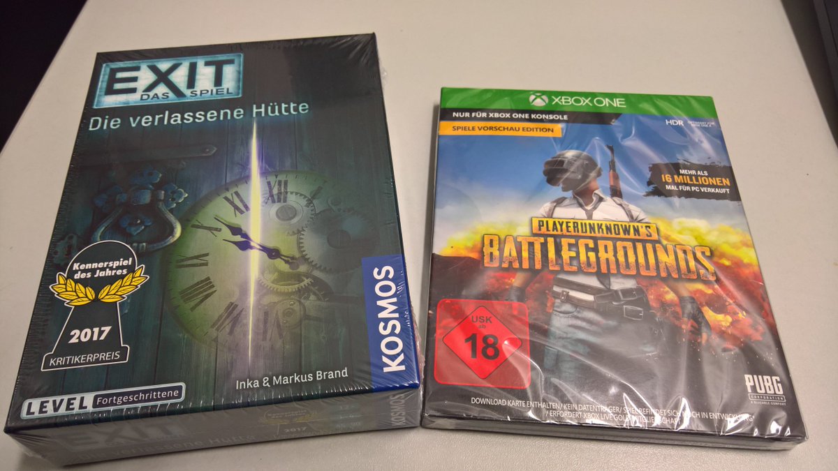 Caspar90Live's tweet photo. Was für geile Geschenke! Danke @Seems2bRookie &amp; #DatPaco 😍❤😍❤ #pubgxbox #exit https://t.co/f904Kh2G1c