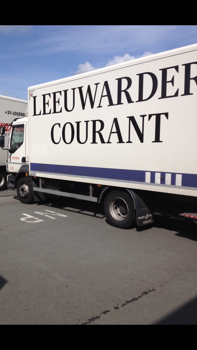 Had het corps voor vannacht al 304.567 ochtendbladen te verwerken. Komen voor #LC en #dvhn nog ruim 40.000 extra krantjes bij. Staat een puzzeltje in. #dokterdenker