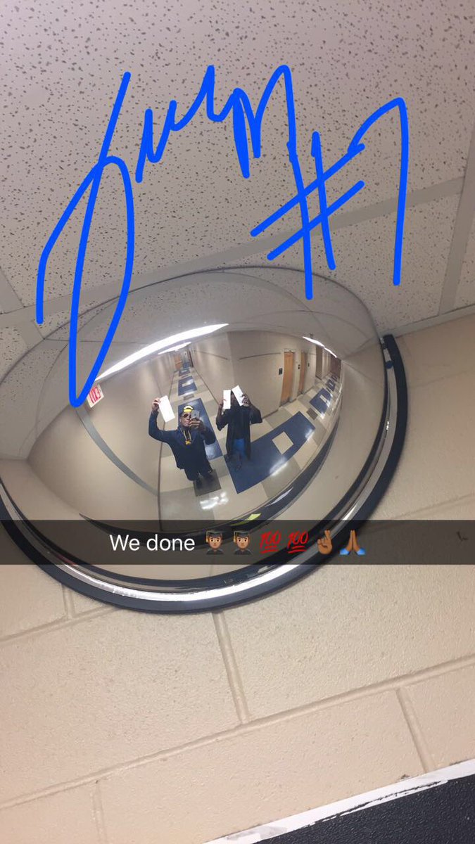 Qbjayy7's tweet image. We want to say thank you lord for everything you bless us with and the ability to play football and to keep us on the right path. I love my brother Man I appreciate every ball you caught for me and go ball at FIU FAM 💯🤞🏾🙏🏾👨🏽‍🎓@ImOnHushMode #WEGRADUATED
