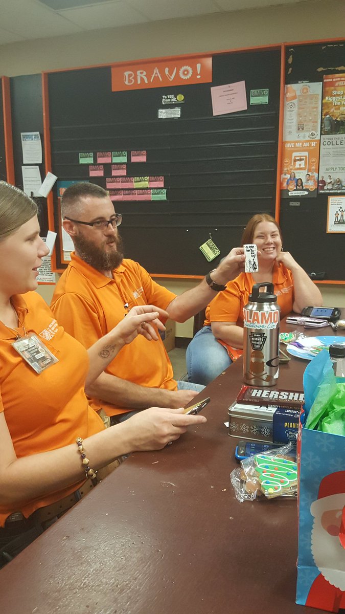 rbn1th_rebecca's tweet photo. 6544 Gift exchange! So much fun! @chance_lowry @Heather_THD @MetJaime @TiffanyOriana https://t.co/S0r1v4CNlI
