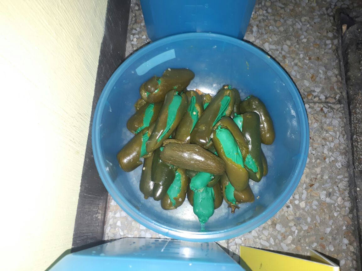 juanVictorCas1's tweet photo. #URGENTE #Narcotráfico En chiles antinarcóticos localizan heroína, la incautación tiene lugar en bodegas de aeropuerto zona 13. https://t.co/mkp3TCQYBd