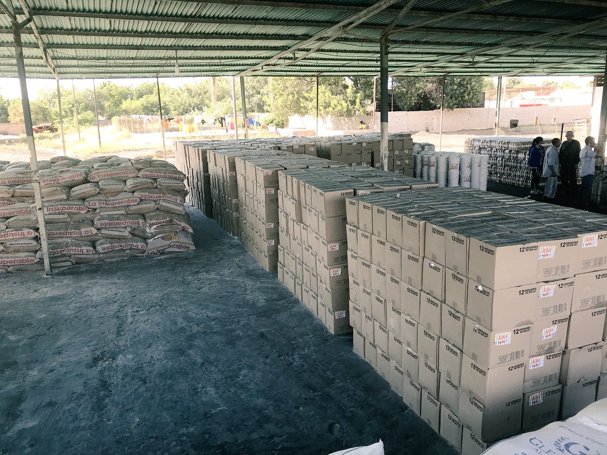Omar_PrietoPSUV's tweet photo. He dado instrucciones de que todos estos alimentos sean vendidos al pueblo a precio justo en las próximas 48 horas. 
Vienen nuevos operativos; por ello, es importante cualquier información que aporte la comunidad. Estamos comprometidos en derrotar a las mafias de los bachaqueros. https://t.co/DB7OuiP4fB