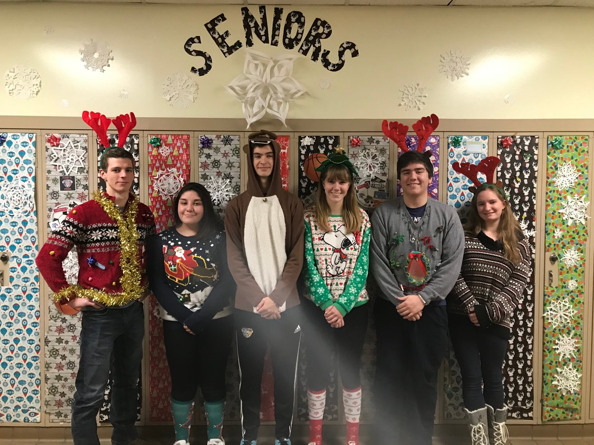 NPStudentCncl's tweet image. Merry Christmas and Happy Holidays from NP Seniors!