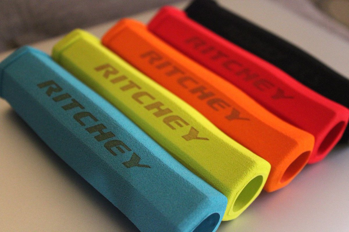 bici_it's tweet photo. Ritchey WCS TrueGrip available at 10€ on https://t.co/PfknJNIog9 in many colors 👀🚵‍♀️😎🚵 #truegrips #handlegrips #handlegrip #grip #grips #cycling #mtb #mountainbike #mountainbiking https://t.co/kEBbd2TZLC