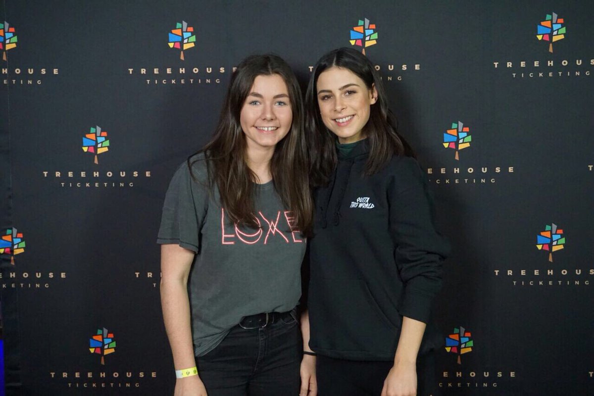 Lenisview's tweet photo. Danke Lena für dieses Konzert! Wir werden dich bei dem was du machst weiterhin unterstützen. Veränderungen gehören dazu und ich bin gespannt was uns in naher Zukunft erwarten wird!❣️ @Lenas_view #cologne #endofchapterone https://t.co/GIuDH6bwh4