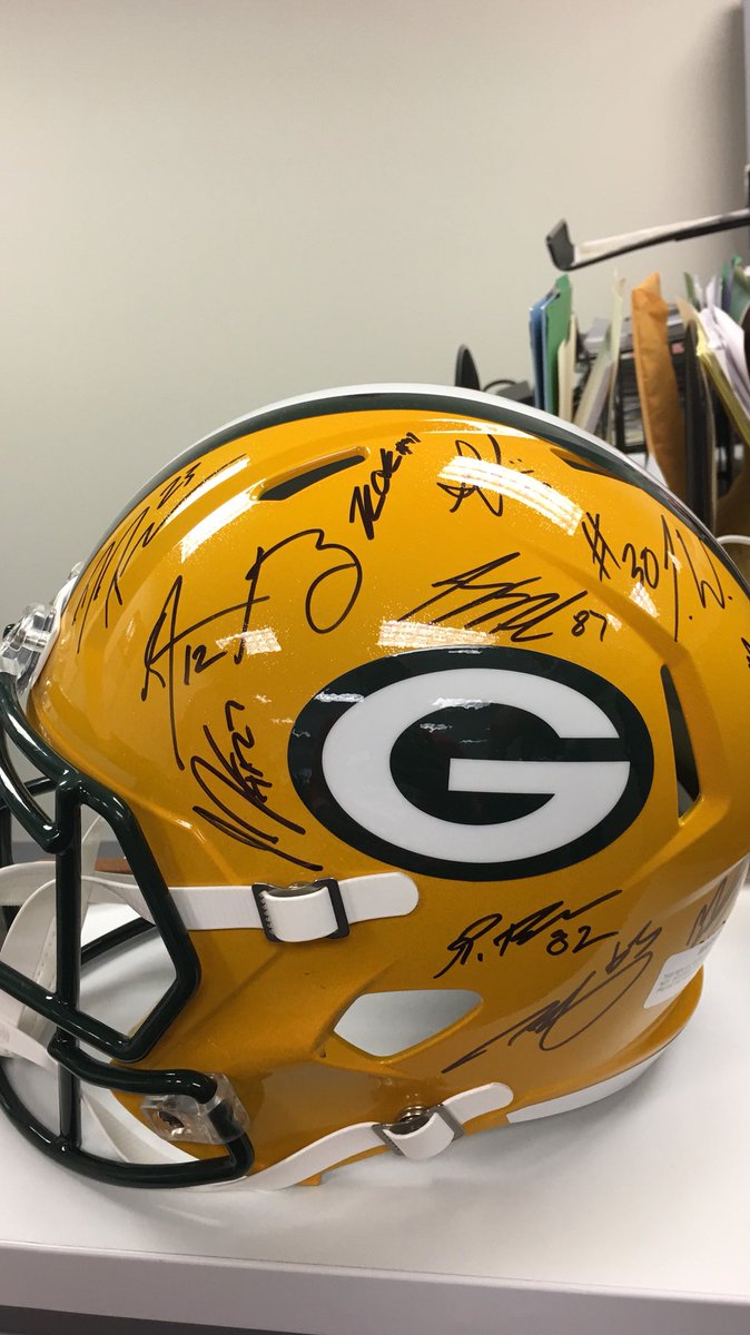 The_Battle_Zone's tweet photo. Merry Christmas @dawn304. Thank you for making sure @cz1311 and I are on point. A special thank you to the @packers and Best Sports for making this Christmas very special for a huge packer fan.
.
.
.
#NFL #packers #merrychristmas @nfl #blessedtobeable #thankyou #bestgiftever https://t.co/lfYyYecx3X
