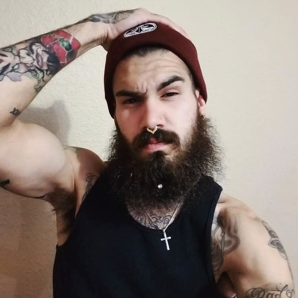 KratoMilano's tweet photo. #Repost 💎 @sir_frosty rocking his HERO beard crystal 💎 awesome look 💯 https://t.co/6L3v5NswBi https://t.co/k7wZPsnNTa