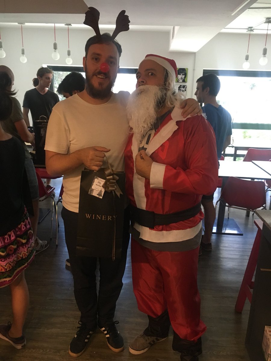 RestorandoEng's tweet photo. Festejando navidad en #Restorando 👏🏼🎅🏼❤️ https://t.co/RbUl6aRS9D
