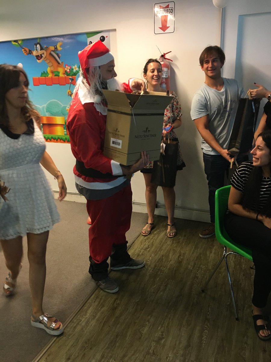RestorandoEng's tweet photo. Festejando navidad en #Restorando 👏🏼🎅🏼❤️ https://t.co/RbUl6aRS9D