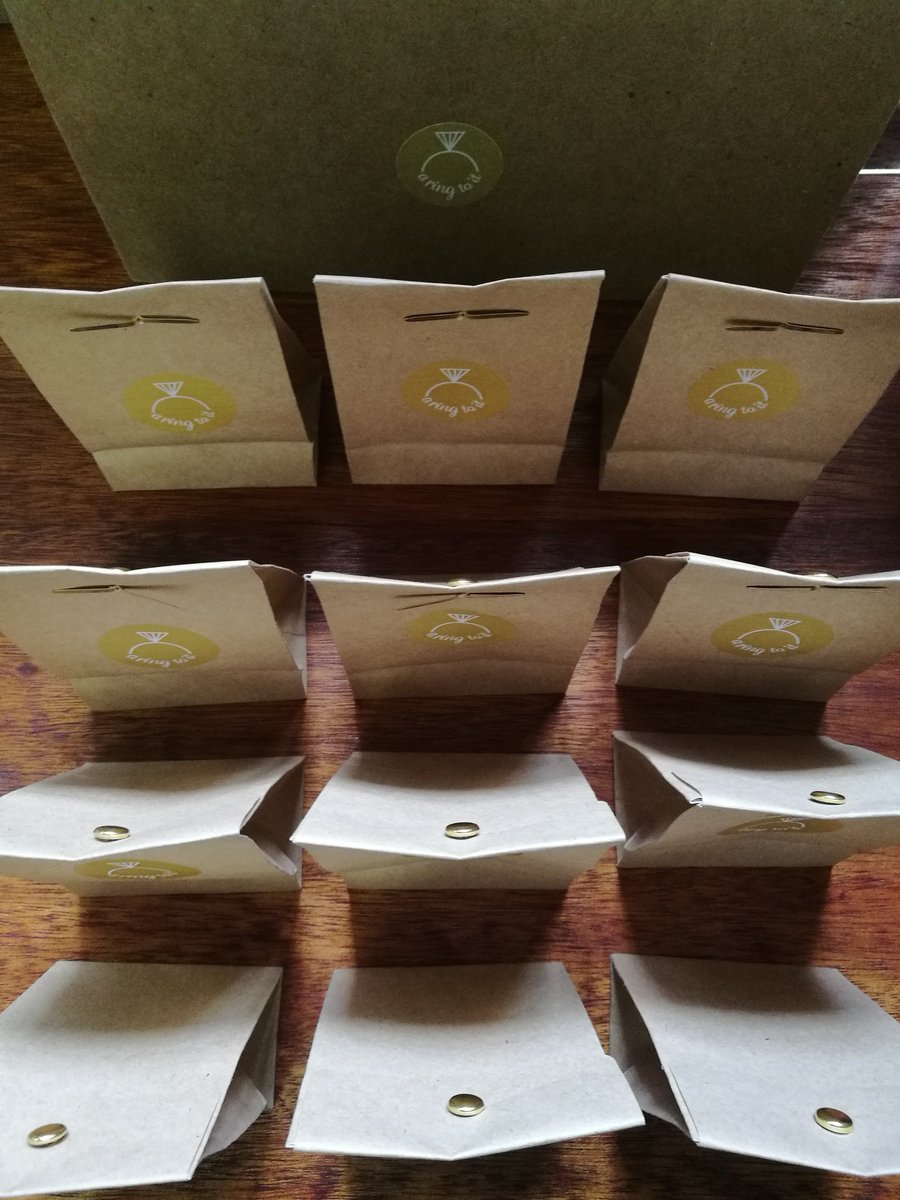 aringtoit's tweet photo. Your last minute jewels will be packaged and ready to gift 🎁 from our stand at tomorrow’s @OZCFarm market 🌻
#christmasshopping #farmersmarket #ozcf #ozcfarm #aringtoit #handmade #jewellery #jewelry #capetown #local #fashion #bloggers #lovezabuyza https://t.co/IlIOvON2nc