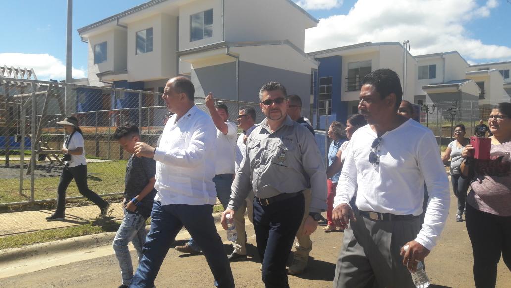 MuniDesampa's tweet photo. #EnEsteMomento
Nos encontramos visitando el proyecto Las Anas una solución  de vivienda para 198 familias desamparadeñas de escasos recursos https://t.co/OSRHnHwyM0