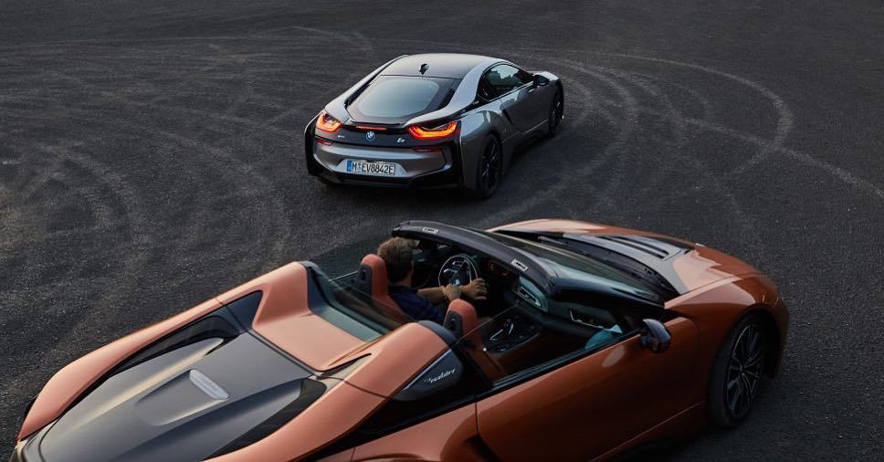 FirstDriveMX's tweet photo. @bmw i8 y el nuevo i8 Roadster.
@bmwdemexico
#bmw #bmwi8 #i8 ##i8roadster #electric #electriccar #electricdriving #intelligentdrive #hybrid #instacar #sportcar #electricsportcar https://t.co/Zw6M92Ni9K https://t.co/LOhkyMWspj
