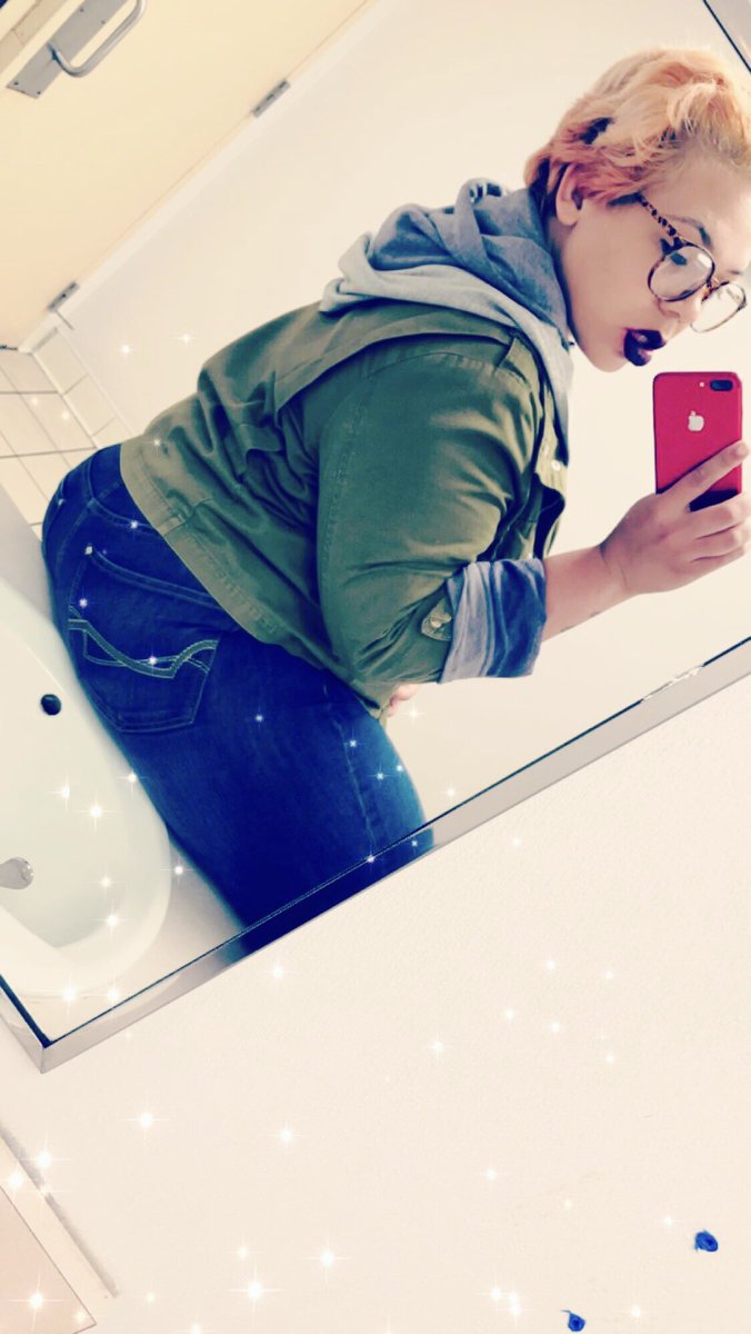 Thykee__Muvaa's tweet photo. @HllyWoodT @XONormaJeane_ Let me Jump on this 😜😜😜😜❤️💙😘👀#PlusSizeWinning https://t.co/AZ4oLK9yNS