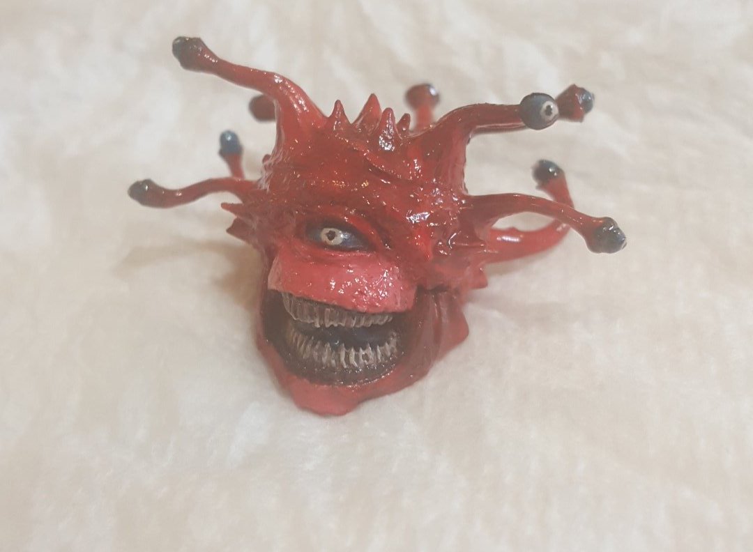 SpiceFerret's tweet photo. After due consideration, here is the before and after of my beholder mini #dnd #itlookedbadman https://t.co/QLAAeCTHrq