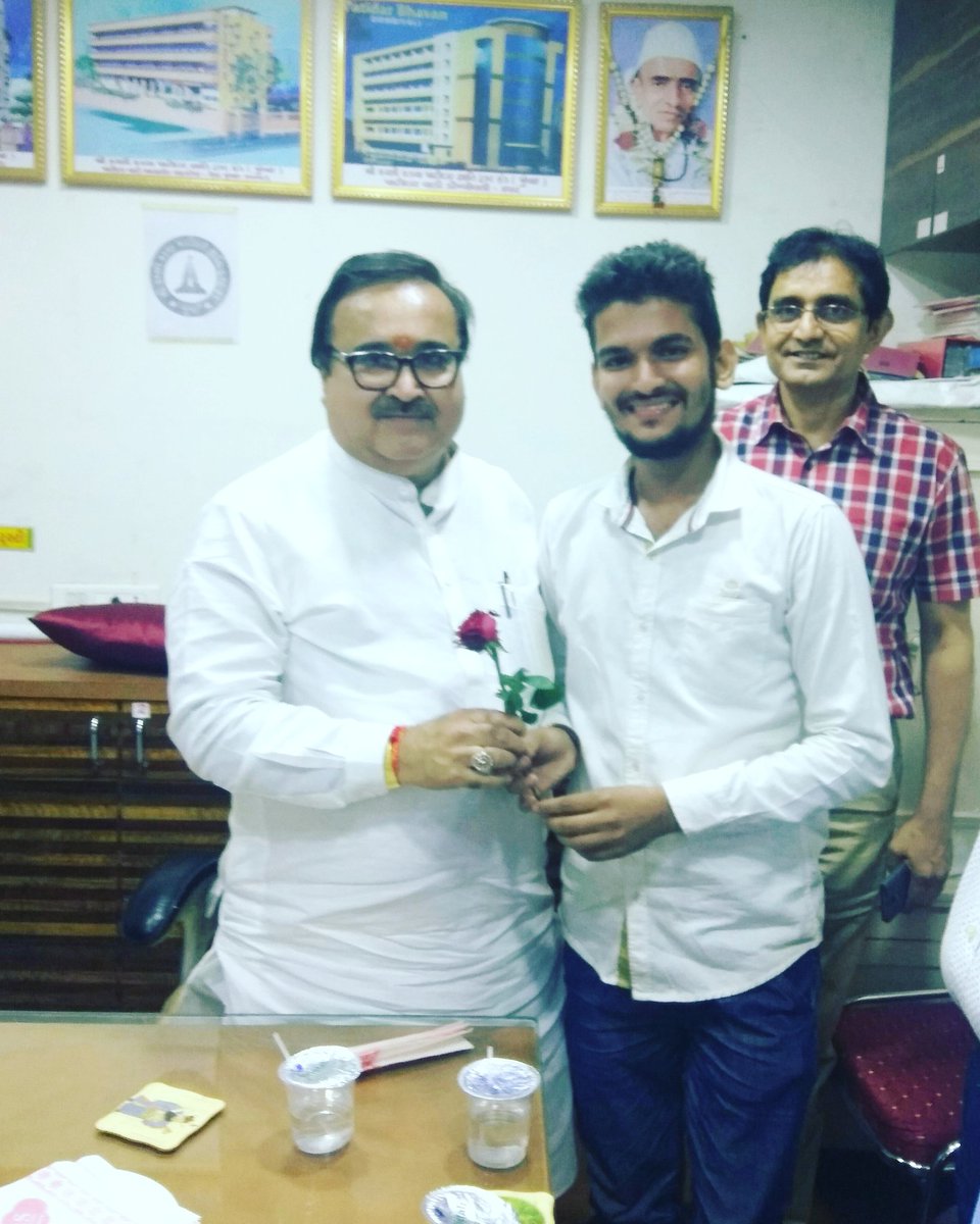 ideeputiwari's tweet photo. यिन मंत्रालय में रायगढ़ जिल्हे का पालक मंत्री बनाने के बाद , आज @bjpprakashmehta  sir से मिला और उनका आशीर्वाद लिया।
#Downtoearthleader.
#Supoortive😍😍 @abhishekmehta4  @harshBJYM https://t.co/zHoPSKWxd8