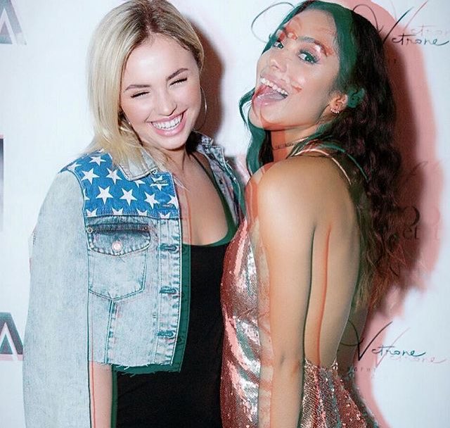 DancerMichellee's tweet photo. See this bitch right here we are best friends for life mess with us or get hurt I love you cinnamon apple 🍎 https://t.co/fhwqnEp5NA
