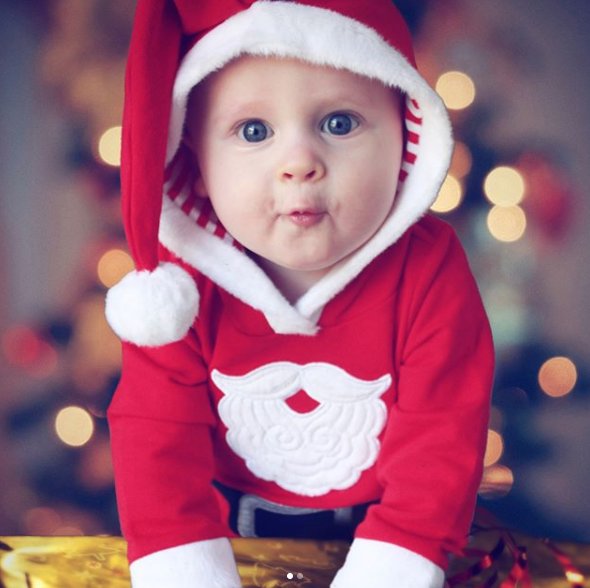 TheEllenShow's tweet image. Santa baby.
