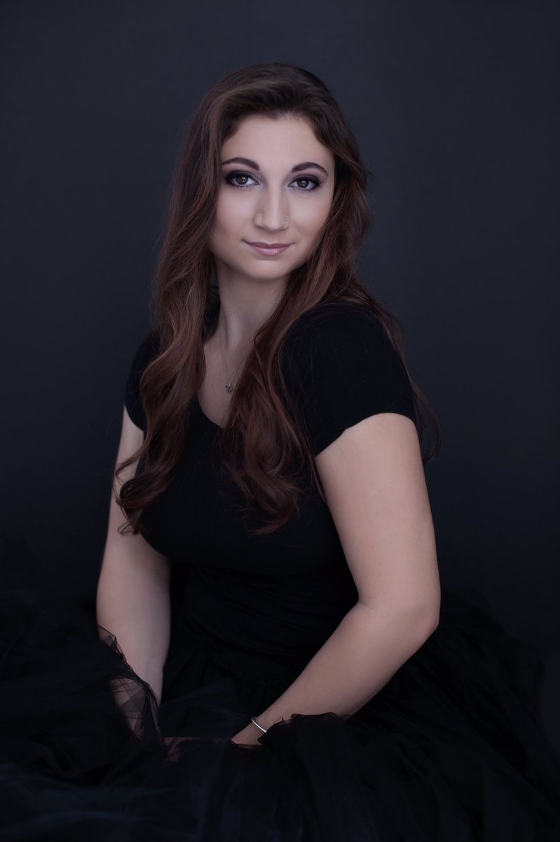 eliaphotography's tweet photo. Who doesn't love a girl in a t-shirt and tulle. Portrait of Johanna https://t.co/ob8cbtMrjd