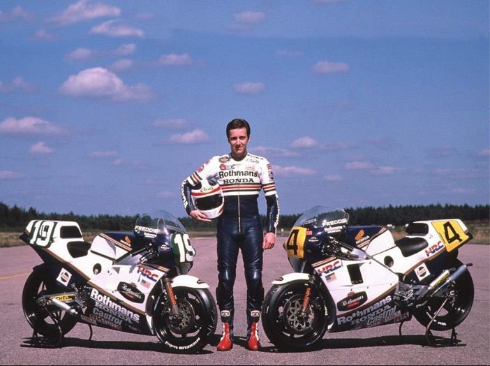 EatSleepRIDE's tweet image. "Fast Freddie" Spencer is an American former world champion motorcycle racer. Behold his winning 250cc and 500cc Hondas.  #EatSleepRIDE #ThrowbackThursday @OldBikes esr.cc/2BpvpTS