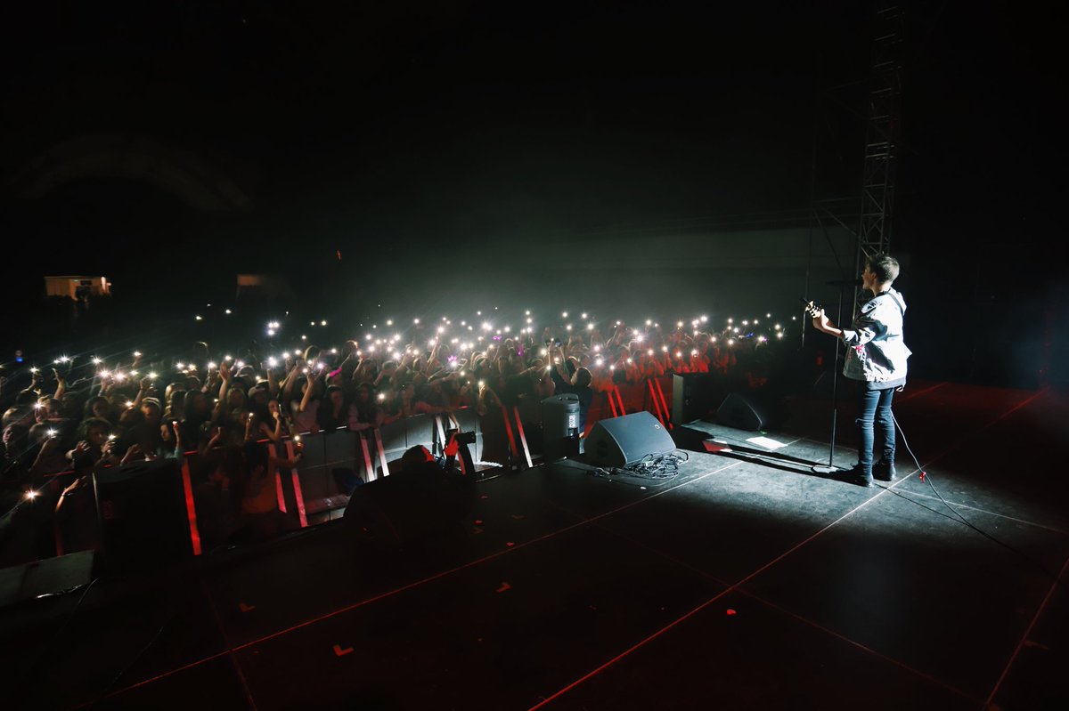 johnnyorlando's tweet image. europe was a movie😻