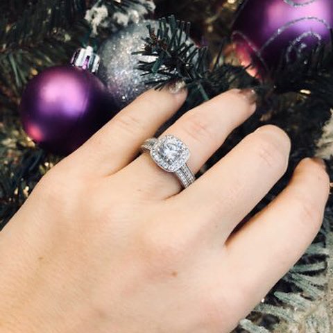 Zeghani's tweet photo. 'Tis the season. 😉 #ZeghaniGirl 
Featured Style: ZR1185 https://t.co/DFjjSzx16k
