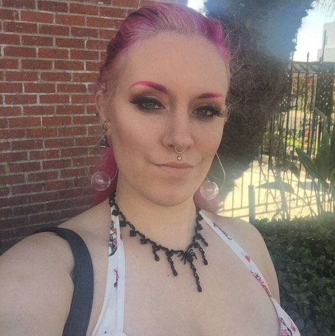 Iona Grace’s pics and videos