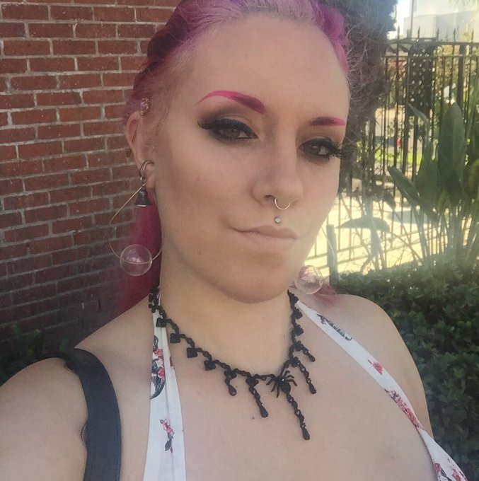 Iona Grace’s pics and videos