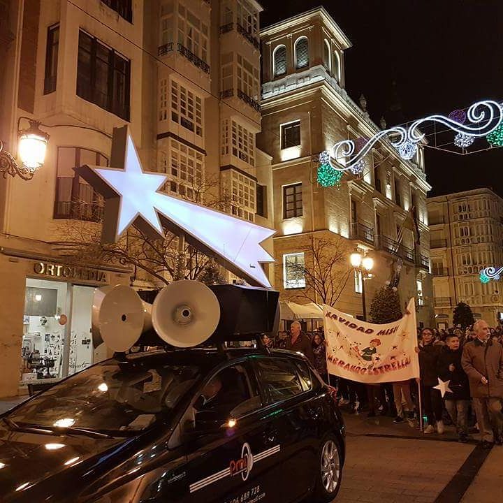 espectaculospmi's tweet photo. Hoy a tocado 2 trabajos que me encantan...uno poner apunto el equipo de sonido para la graduación de alumnos del Instituto sagasta ( logroño) y el otro acompañar a la delegación de misiones en su tradicional pegada de SEMBRADORES DE ESTRELLAS... https://t.co/mq3UTZCRSH