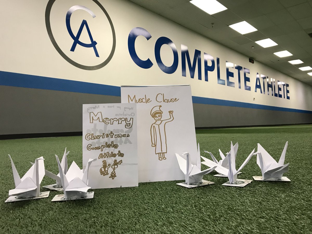 CompleteAthlet3's tweet photo. We have the sweetest clients! Thank you to the Hoke family for sharing some holiday cheer with us this morning. We can’t get enough of Muscle Clause! #HappyHolidays https://t.co/7uE7DTorNz