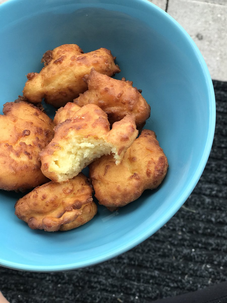 Esponjositas por dentro, demasiado deliciosas estas almojábanas de #PuertoRico. Conoce cómo hacerlas y los ingredientes que necesitas. <a href="/Sedanos/">Sedanos Supermarkets</a>  #CAPTURATUCULTURA #SEDANOSPARTNER latinblah.com/receta-almojab…