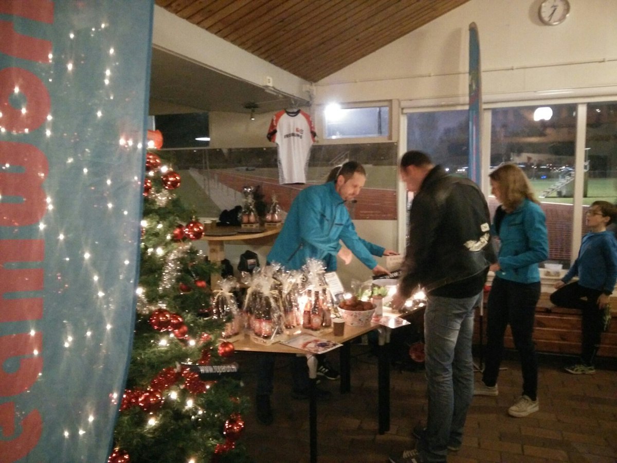 RandolfBroer's tweet photo. .@293_steamwork staat klaar bij vuurwerk demonstratie show van @Goudvuur bij @AVGouda met #oliebollen #bier #ijskrabbers en #steamy spaarpotten! Opbrengst gaat naar #Roparun #nazorg #kanker https://t.co/x5PTWiaLXS