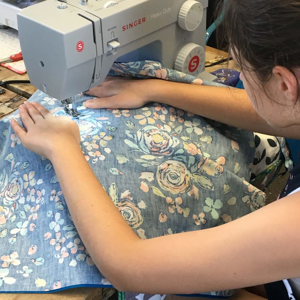 Looking for a last minute Christmas gift? Check out the Park Road Gift Guide for great inspiration and ideas and share a meal, a trip to the theater, a sewing class, or a day at the spa with someone you love! parkroadct.com/holidaygiftgui…