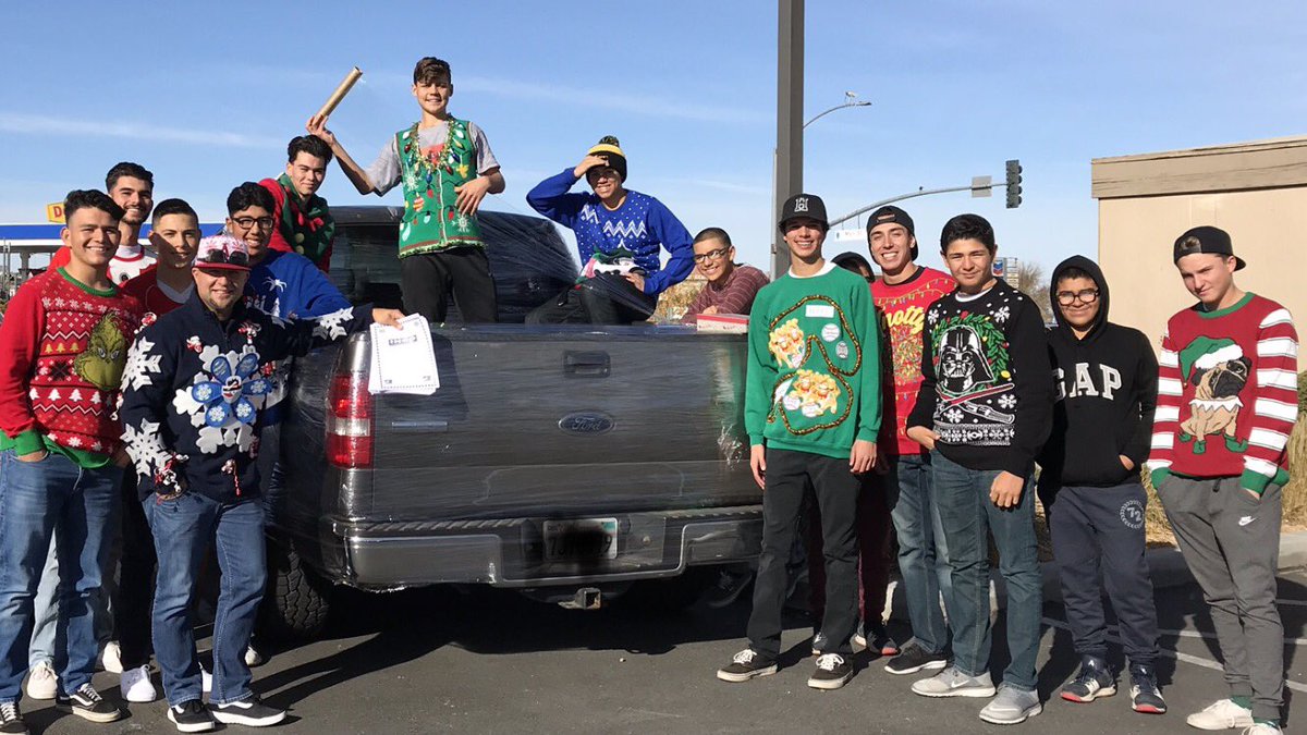 Hesperia_BB's tweet photo. Hesperia Baseball team surprised Coach with a saran wrapped truck! #coalinstocking #practiceisgoingtoberough https://t.co/cPnF8hrh21