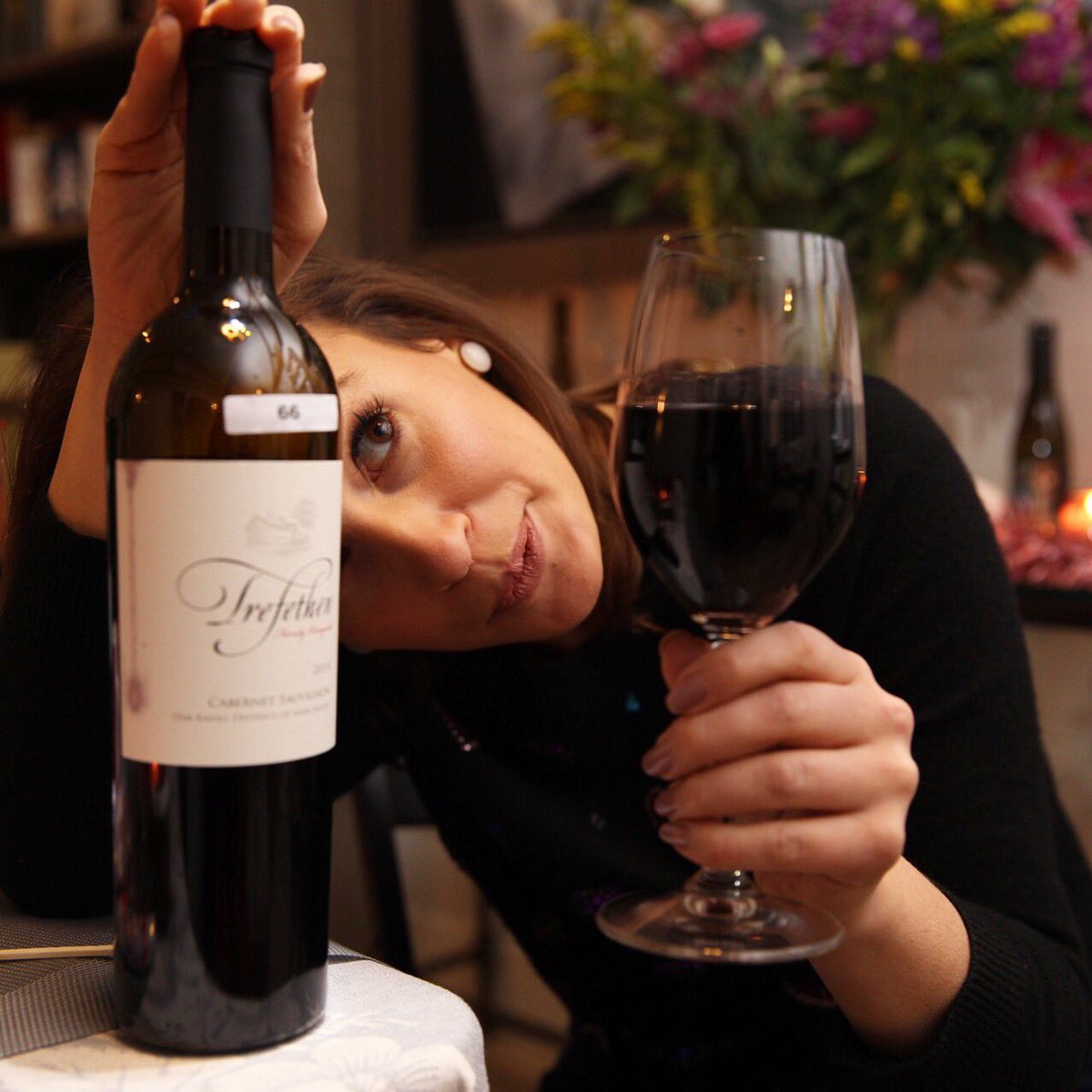 amelias_wine's tweet photo. DAY 11 My #CaliXmas #wine is Trefethyn Cab Sauv 
@DanielLambert29
The ‘Hang in There’ wine.Loaded with dark fruit, cassis, cocoa &amp; black pepper spice this will go with ham &amp; turkey leftovers –most importantly it will keep you going during Christmas craziness! #ChristmasHasLanded https://t.co/9sh7DoI0xa