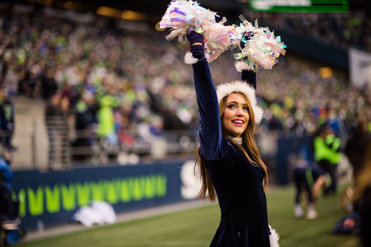 Happy Blue Friday! 💙❄️ #TGIBF #12s #HappyHolidays #GoHawks