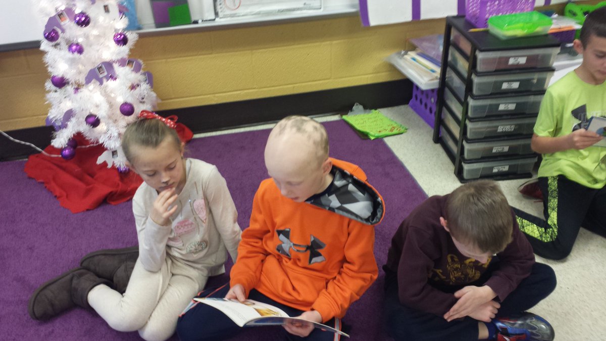 MrsMisicko's tweet photo. More Holiday Book Buddies @MissGentzler1 #nycsdstory https://t.co/uFbEtefBiv