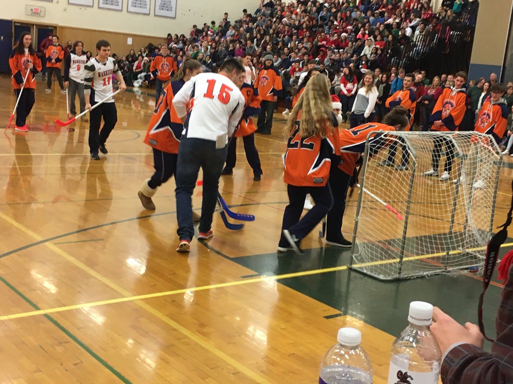 MrLawrence_LCSD's tweet photo. More pep rally pics. Go Warriors! https://t.co/YiydJnzkiX