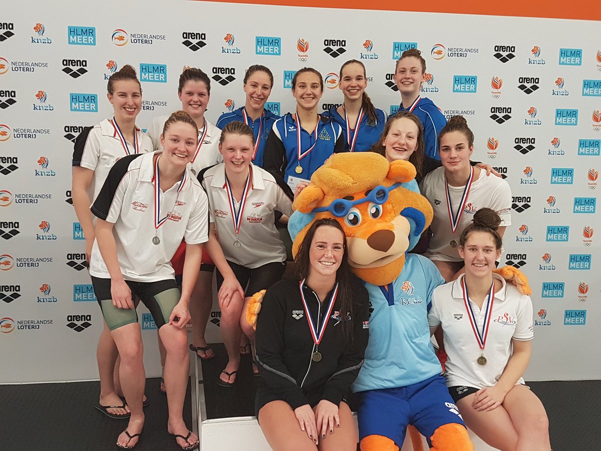 <a href="/vzczwemmen/">VZC Zwemmen</a> wint op #ONK17 goud op 4x200m vrij dames. Met <a href="/MarjoleinDelno/">Marjolein Delno</a> #femkespiering #gaiasterremirotti en <a href="/silkeholkenborg/">silkeholkenborg</a> <a href="/TeamVeenendaal/">Team Veenendaal</a>