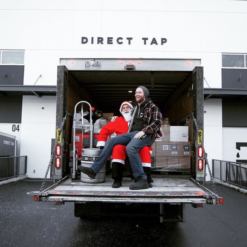 DirectTap's tweet image. Our DSRs were lucky to meet the big guy from up North this morning! Cheese asked Santa for a new nickname but we all know that won’t happen! 🎅🏻Happy Holidays🎄from Santa, Cheese and the rest of the team! #youdrinkitwebringit