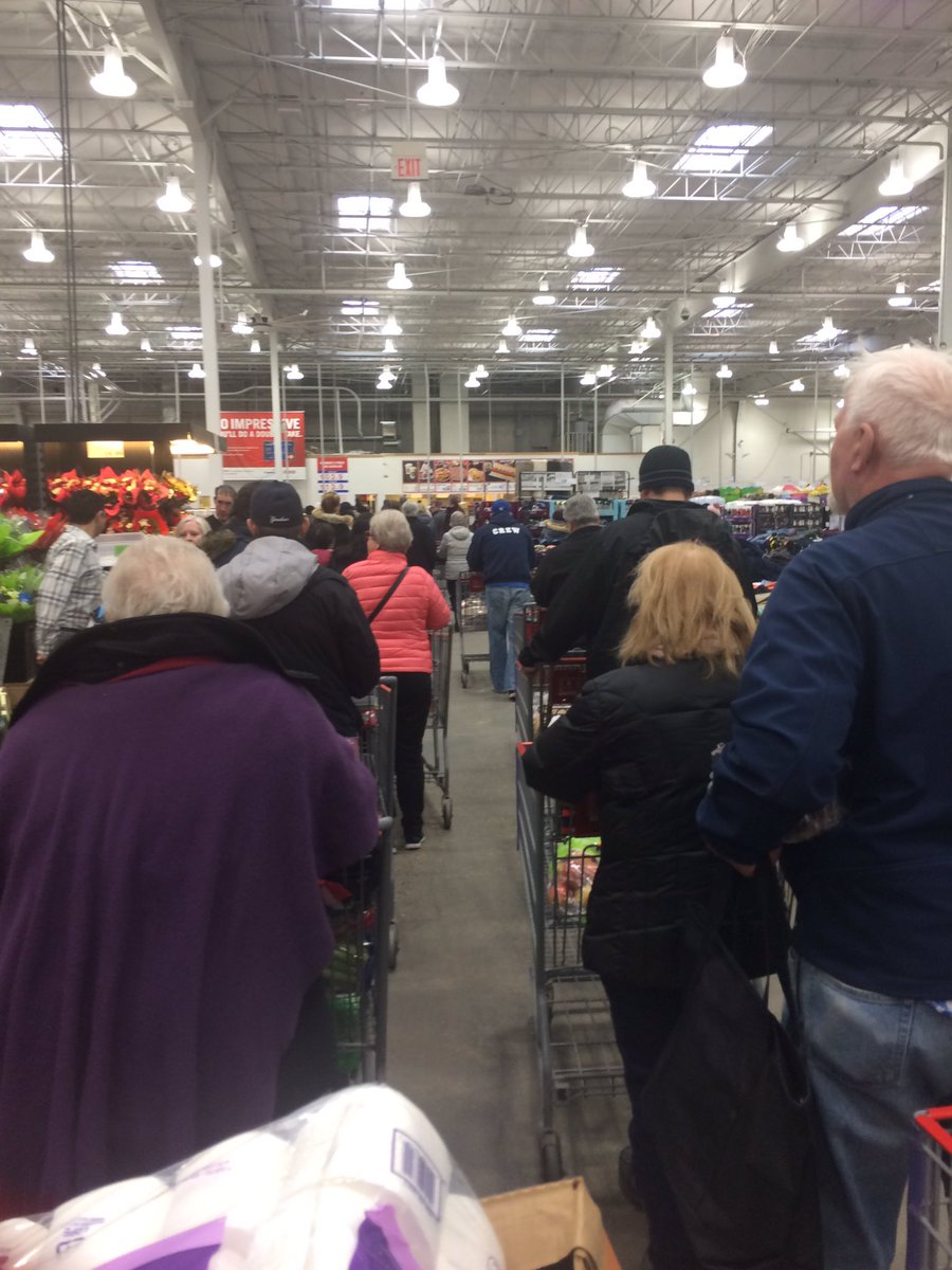 caroline_walch's tweet photo. Thankyou to all the hard working @costcocanada #edmonton149st for keeping us last minute shoppers. #toomanyturkeys #MerryChristmas2017 https://t.co/gPKEOlLR4t