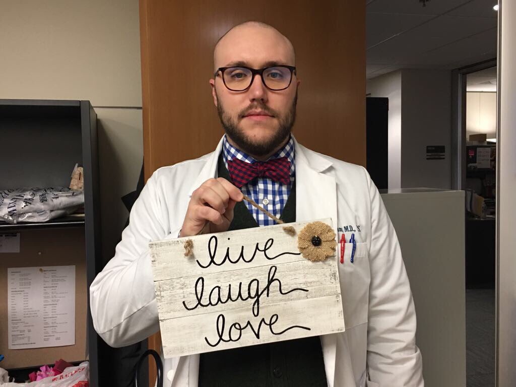 Mcw_Medchiefs's tweet photo. Nothing makes our Chief hearts happier than #handmadegifts from the heart! Thanks, Sam! #ourresidentsarethebest #mcwinternalmed #alsolovethebowtieplaidcombo https://t.co/2Rng1Xlka2