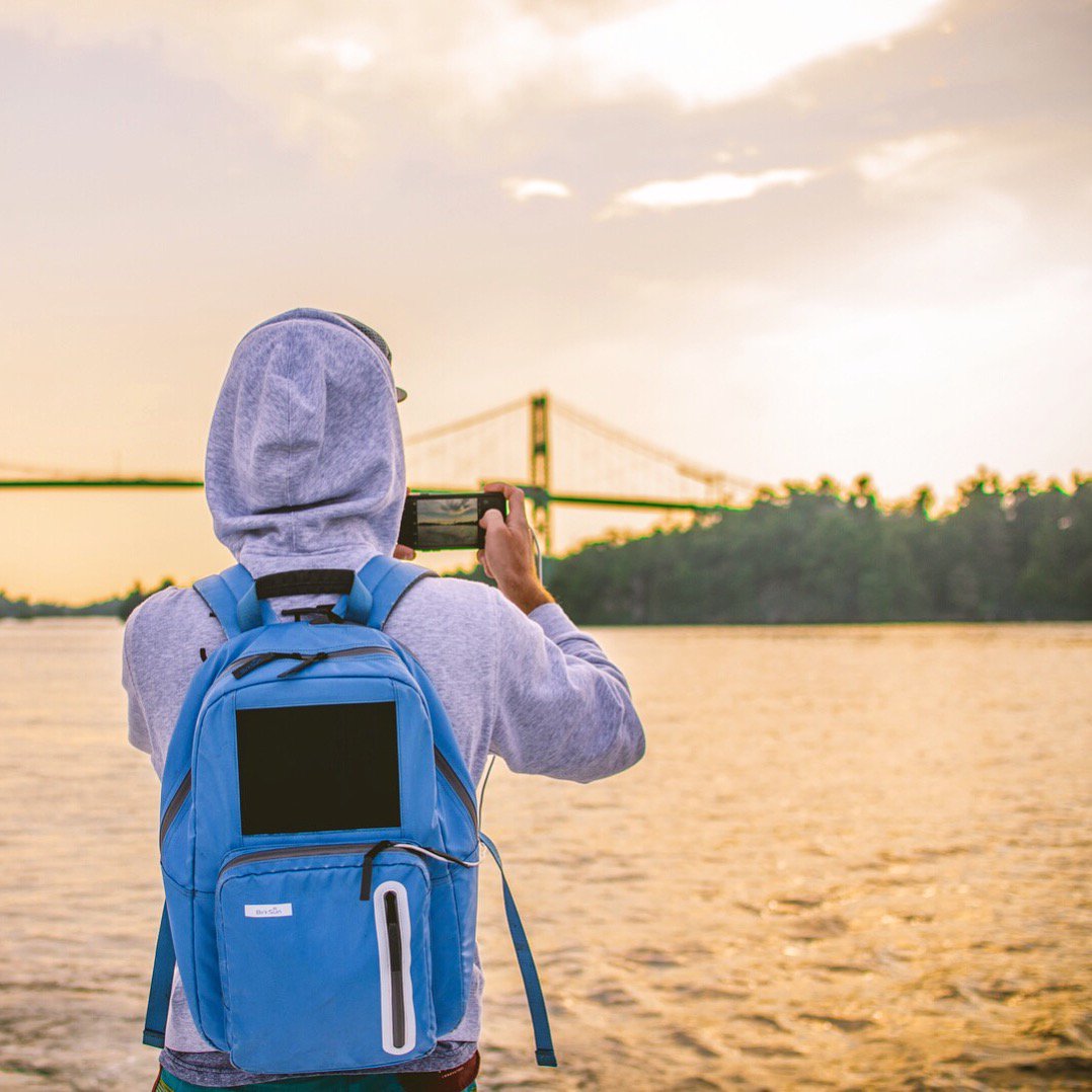 Want to go splash proof? 💦 Our Boost 2 Collection comes with waterproof zippers, fabric AND solar panel!! To keep your gear safe + dry 🤗 ow.ly/nae730h0JKp