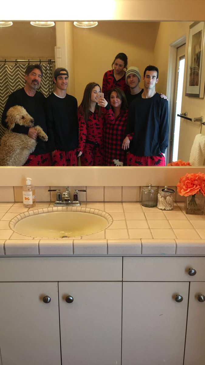 signebest10's tweet image. My family knows whatsup for Christmas🎄❤️